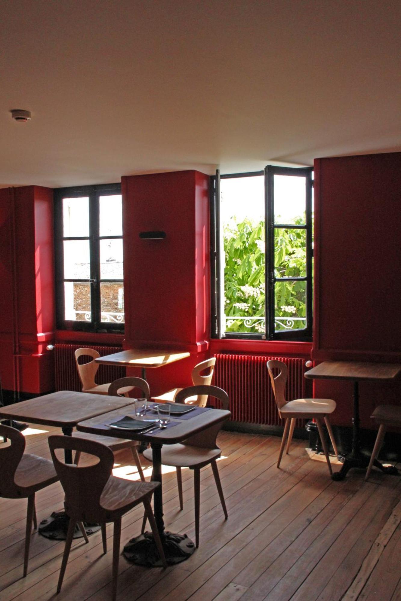 Hotel Courtille De Solutre Экстерьер фото